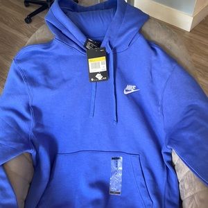 Nike sweatshirt men’s small. New w/tags.